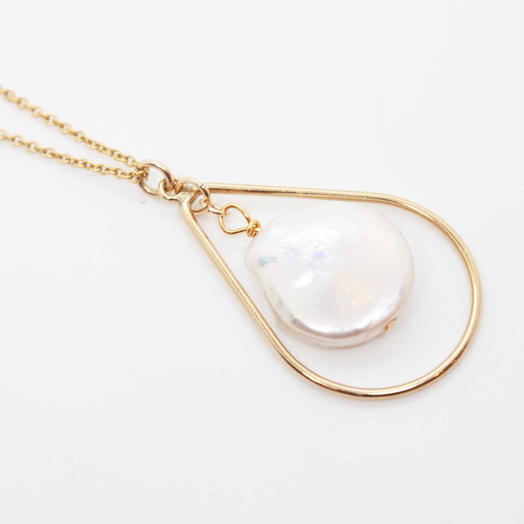 Designed with inspiration from a fellow fearless female, Lisa's necklace offers a modern shape with a classic pearl to freshen up your everyday! 16, 18 or 20 inch gold filled necklace with 1 1/4 inch gold filled teardrop pendant and keshi pearl. Handmade in Toronto by kp jewelry co.