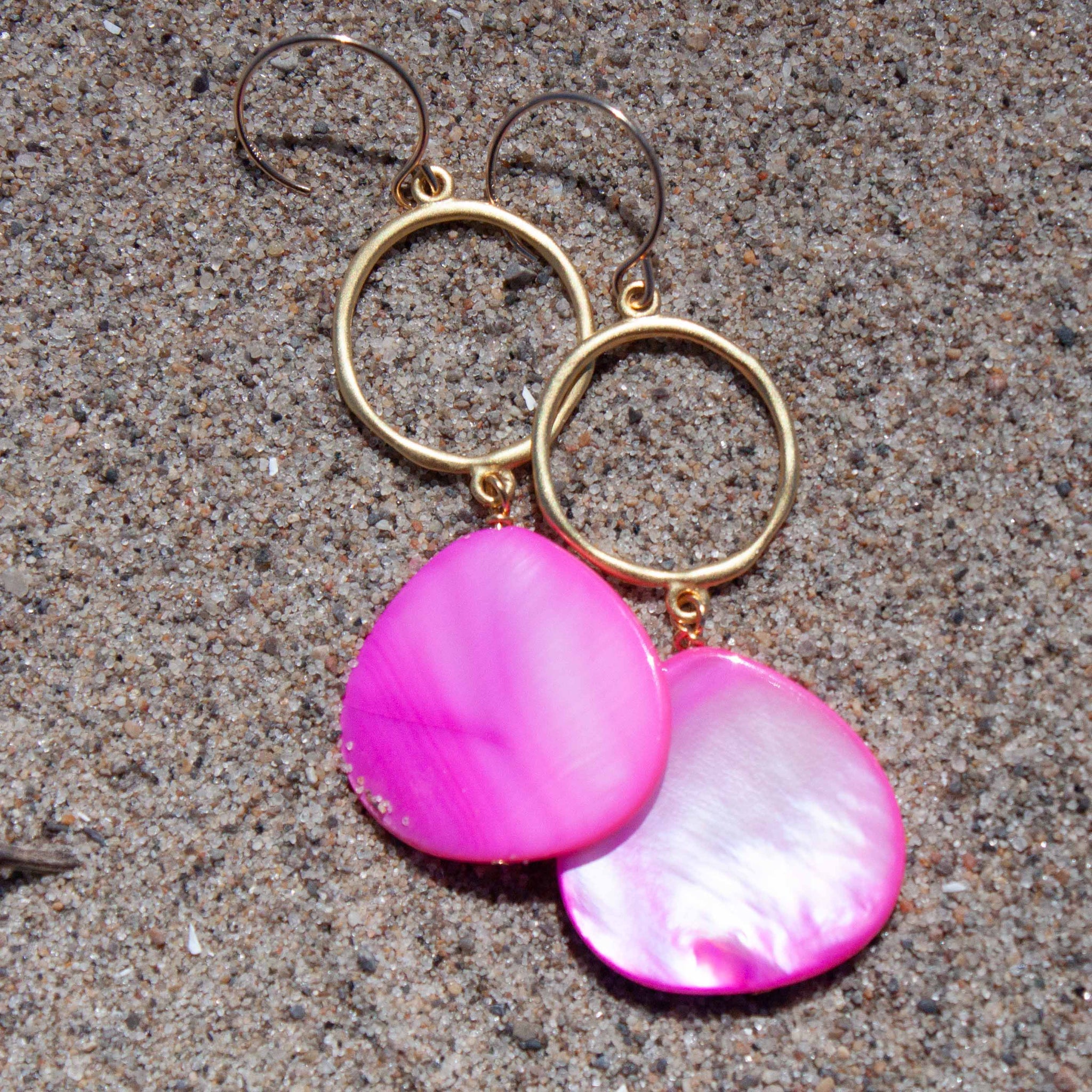 If we can't go to the beach (yet!), let's at least feel like we're there! Put on these luscious shell earrings, crush yourself some mint and enjoy a mojito! 2" fuchsia shell earrings with gold vermeil circle charm and gold filled earrings hooks. Made in Toronto by kp jewelry co.